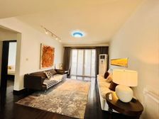 漕宝路站丨飞机户型三房丨南北通风采光好丨居家丨固定车位