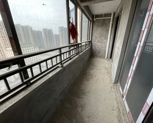 东投华章欣悦府 南北通透,采光好 视野好,诚心出售