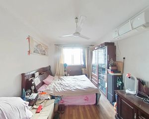 岚皋路轨交旁边+带电梯+东边套三房全明+靠近小区花园位置