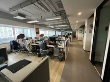 化信大厦 835平 精装修 带家具 随时看房嘻嘻