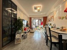 房东急售,精装修三房,南北通透,满两年,税费很少,看中可谈