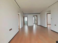 高楼 看湖景大四房。诚心出售