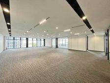 地铁口 万象城商圈 出租95元免租2个月 电梯口户型双面采光