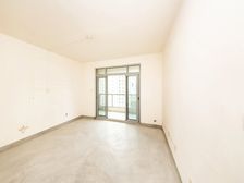 地铁0距离,一梯两户,南北通,毛坯三房双卫,看中价格好谈。