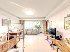 免物业费,位置安静,中间位置中间楼层采光好,有车位