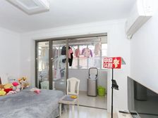 繁华地段精装三房房东诚意出售价格美丽