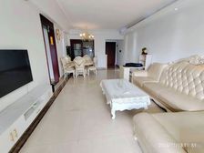 双卫 出行方便 朝向好 精装可拎包入住 产权清晰 近医院