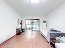 满五年,精装修,大两房,小区中间位置