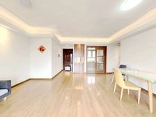 中间楼层,采光好,视野佳,无遮挡