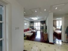 繁华地段,得房率高,居家装修,近商圈,房型正气