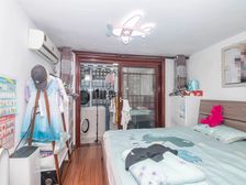 轻轨岚皋路2号口+底楼带天井+精装修+使用面积大