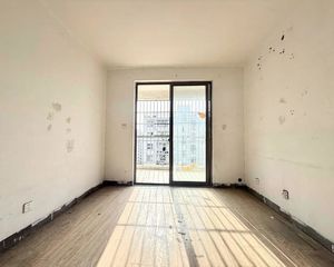 金运路地铁站,大两房 看房方便,大阳台,不要错过诚意出售,,