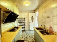 新上!急卖带电梯三房 有钥匙 附近 生活方便