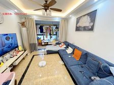 绿地外滩公馆 地铁旁 出行方便 精装修 产权清晰 小三居