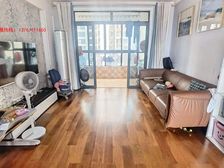 绿地外滩惊现少有东端3房 地铁口 懂货来 急售