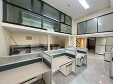 开发区 带办公家具 世界之门F座250平 正南阳面办公可注册