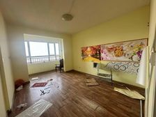 越秀三期,房龄新,小高层,毛坯价格,户型方正,无浪费面积