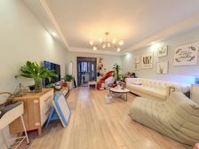 人工湖旁,电梯入户,标准四室,自住精装,拎包入住