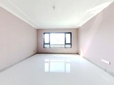 房子是河景房,大四房,前后无遮挡