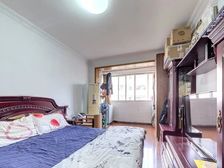 中间楼层,电梯已加装,小区环境好,沿河而建,近地铁