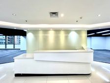 石牌地铁口 正对电梯口 望太古汇 高区采光通透 超大前台