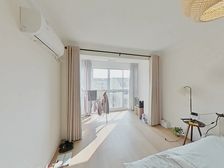 复式大露台,精装修,拎包入住花园,位置前后无遮挡,诚意出售。