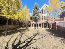 颐明园 大独栋别墅 前后1000平花园 送100平星空露台