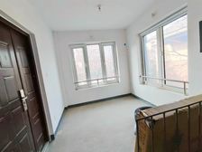 南北通透 房龄新 满五 中间楼层 密度低