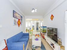 近几年婚装,自住保养的好拎包入住,工作调动诚心出售,带大车库