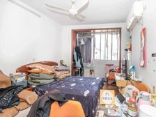 房东诚心出售!次顶楼!带拐角小阳台 采光好,生活设施齐全