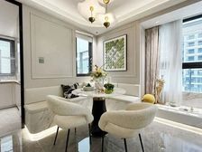 精装现房,三开间朝南,带双阳台,户型方正,返现20万 送车位