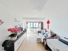 顶楼复式,能改四房,有露台,带地下租赁车位,上实东可用,