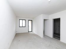 轻轨2/8 万泾花园正气2房 保养好 诚心卖 随时看