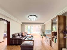 小高层三楼,飞机户型 全天采光,一梯两户全明三房