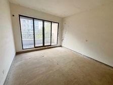 绿地国际博览城二期玖玺 3室2厅 南