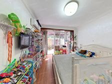 独门独户,一楼带20平大院子,精装修,近地铁