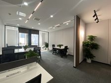 高铁新城地铁口高融大厦90平 带隔断家具拎包入住 无中介费