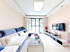 小区第6期中间楼层,精装修保养好,满五爲一诚心出售