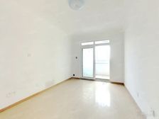 近地铁交通便利 边户采光不错 一手动迁 税费少