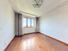 婚房精装修,未住过,业主急售,看房方便