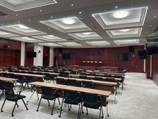 恒毅大厦 央企遗留精装 部分办公家具及会议设备 随时看房