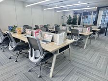 万菱广场 200方带装修 3个房间20人办公 地铁口