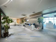 采光视野无敌 人保大厦0平实拍 全套家具 电梯口随时看