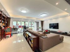 万业紫辰苑 233平大平层,满五,精装修,户型好 欢迎咨询