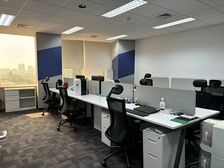 国贸大厦一期 地铁上盖 正西向 三间 特价房源