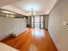 交通便捷 装修好 产权清晰 房龄新 南北通透 刚需小三居