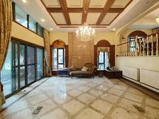 蓝湖郡东岸中庭位置 ,联排端户,带80平米大花园,6个卧室