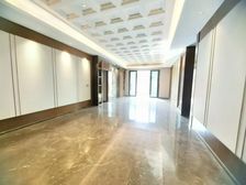 一层下跃带100平院,地上地下共800平,全新房没住过预约看