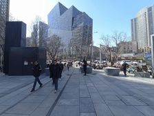 CBD 东大桥地铁口90平商铺 面宽12米 层高3.5米