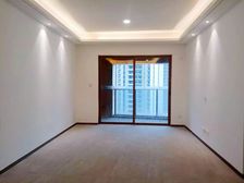 想诚心放出去 南向的三房两卫 随时可以看 合适来谈价